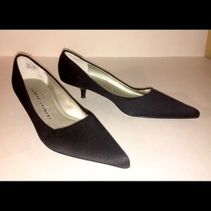 Chinese Laundry black satin pointy pumps with kitten heels, EU 37